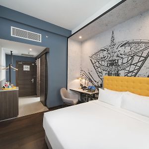 Deluxe Queen Room